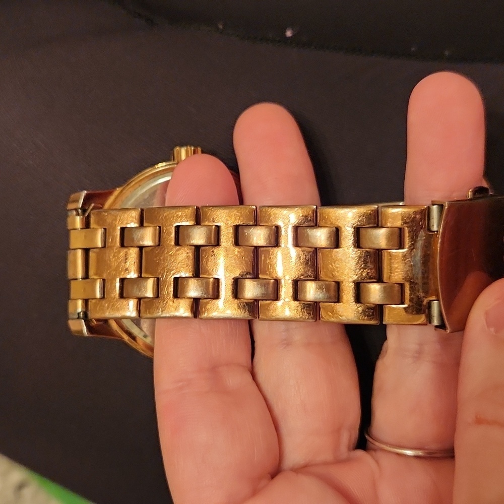 Guess rose gold tone watch - Picture 5 of 7